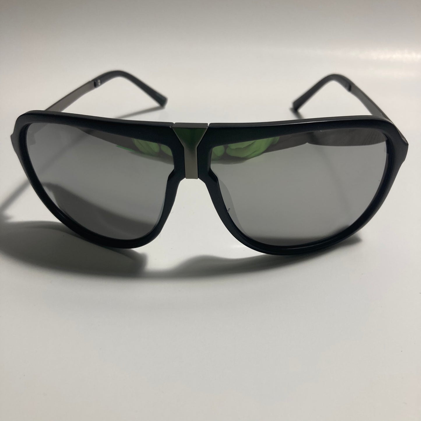 mens and womens black and silver mirrored aviator sunglasses