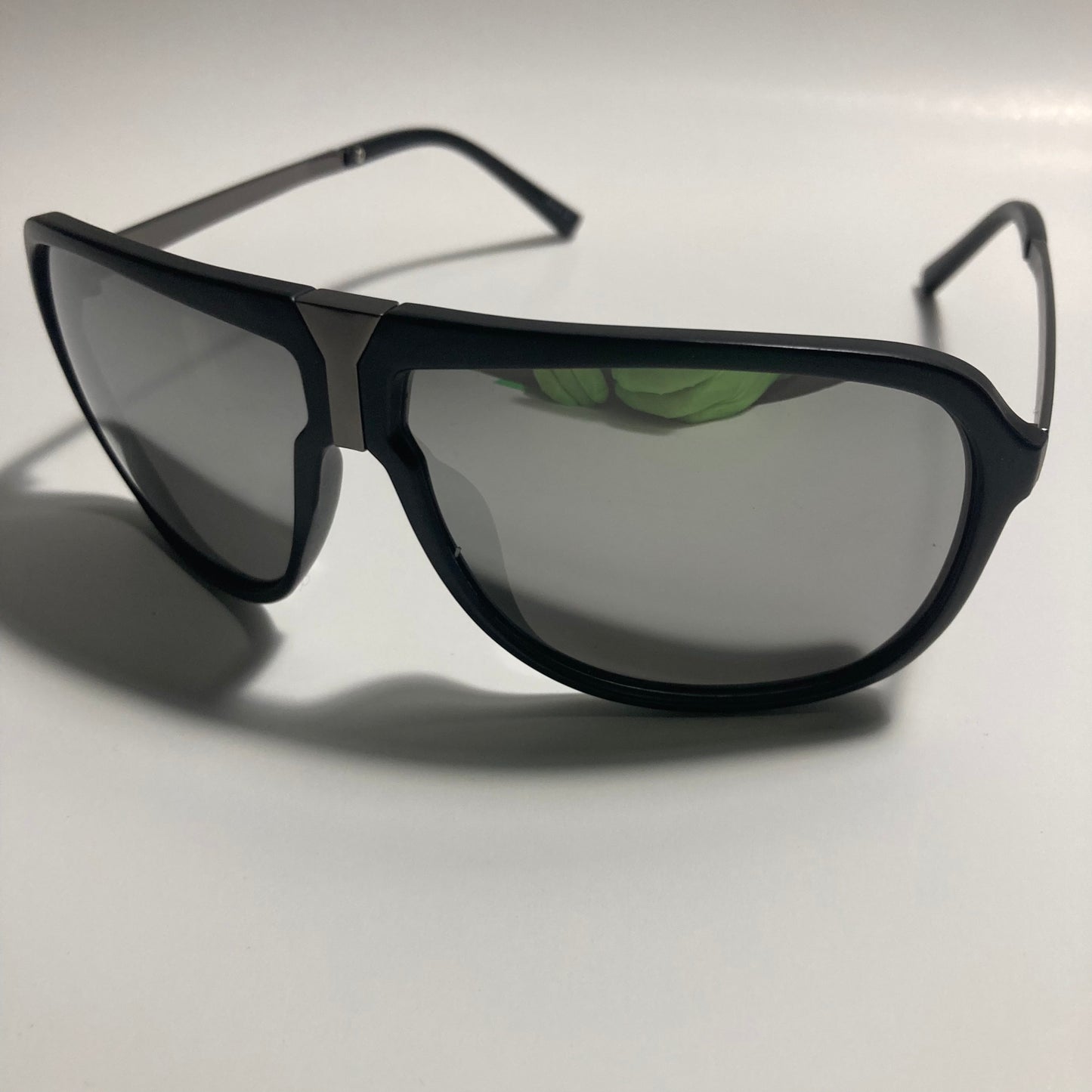 mens and womens black and silver mirrored aviator sunglasses