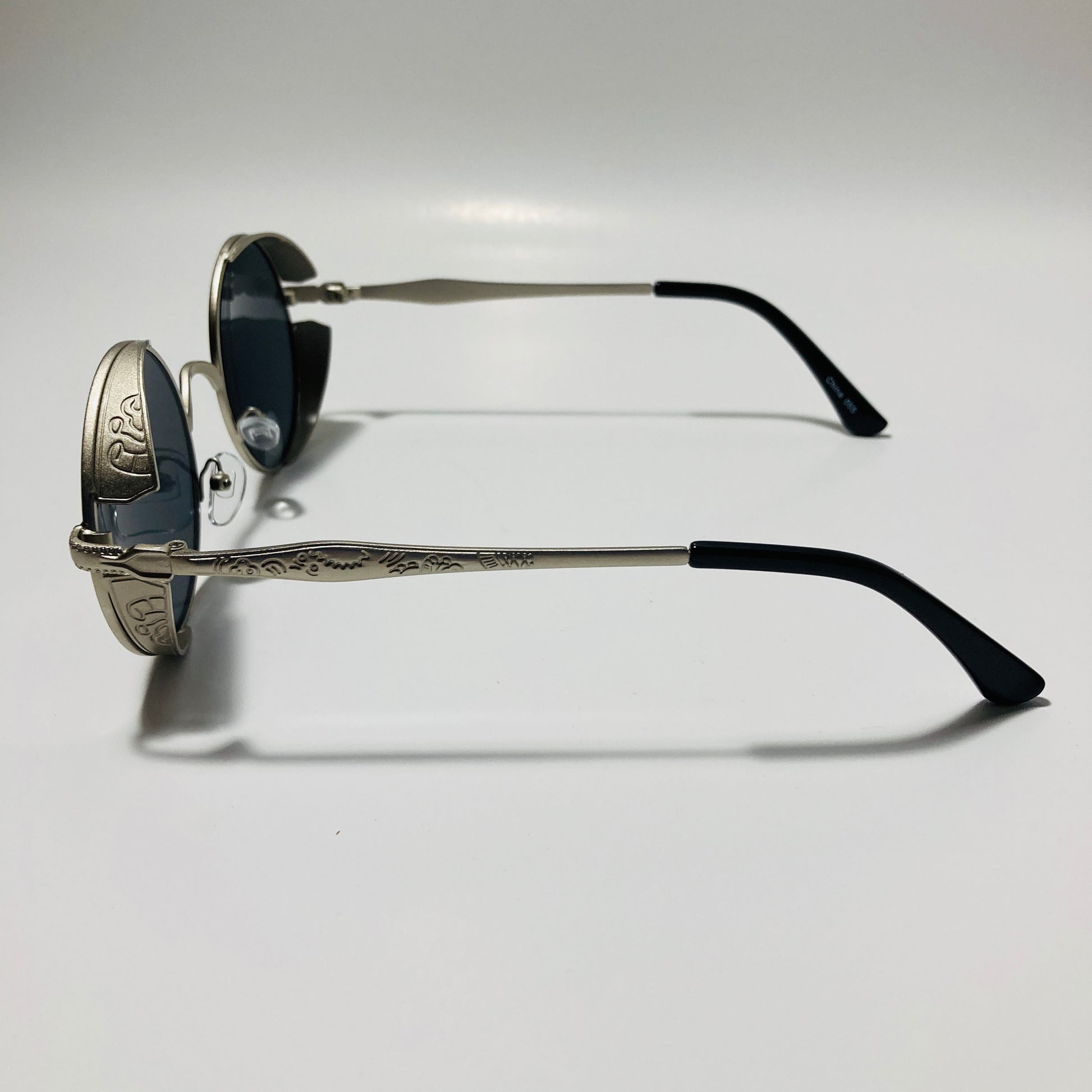 men and women silver and black round steampunk sunglasses