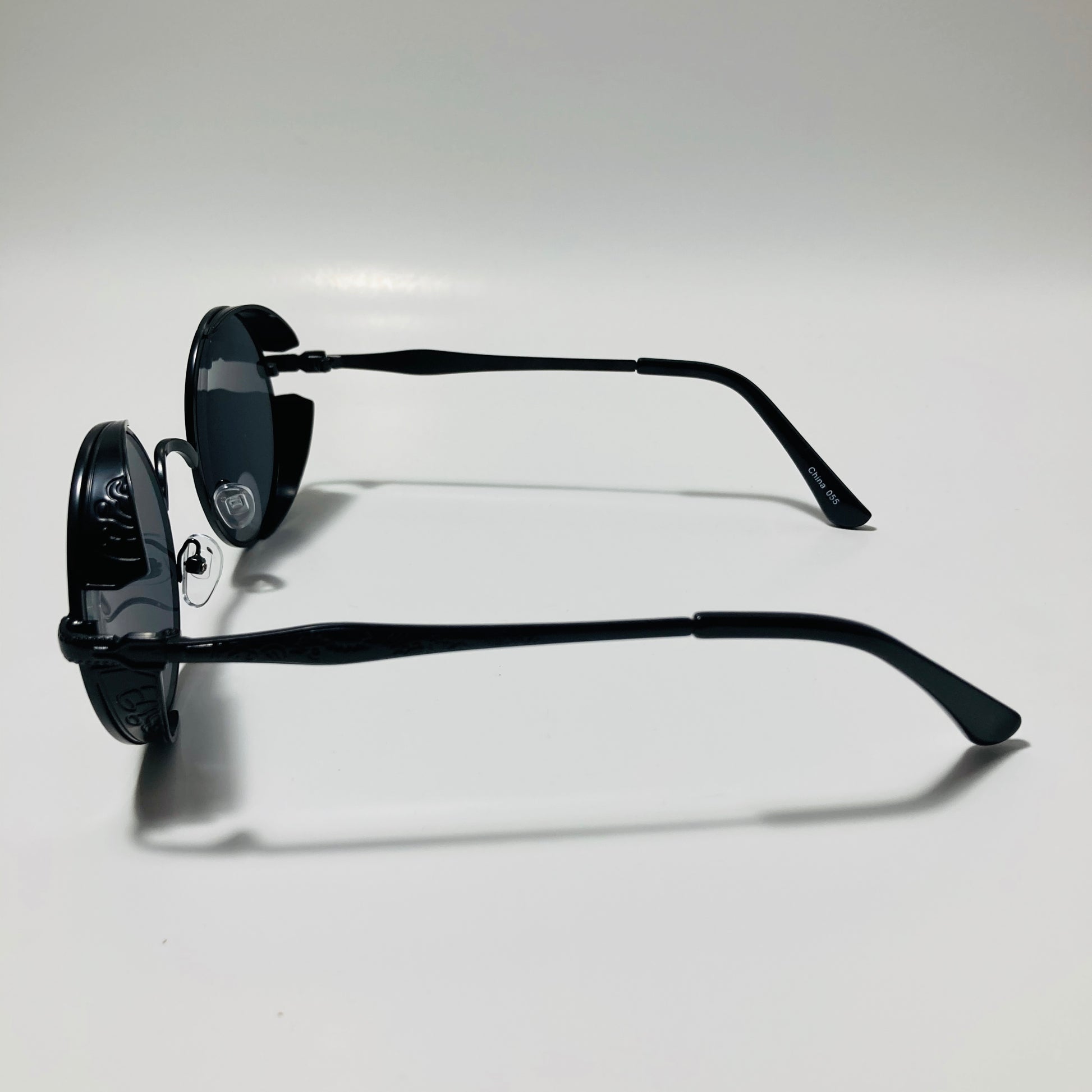 men and women black round steampunk sunglasses