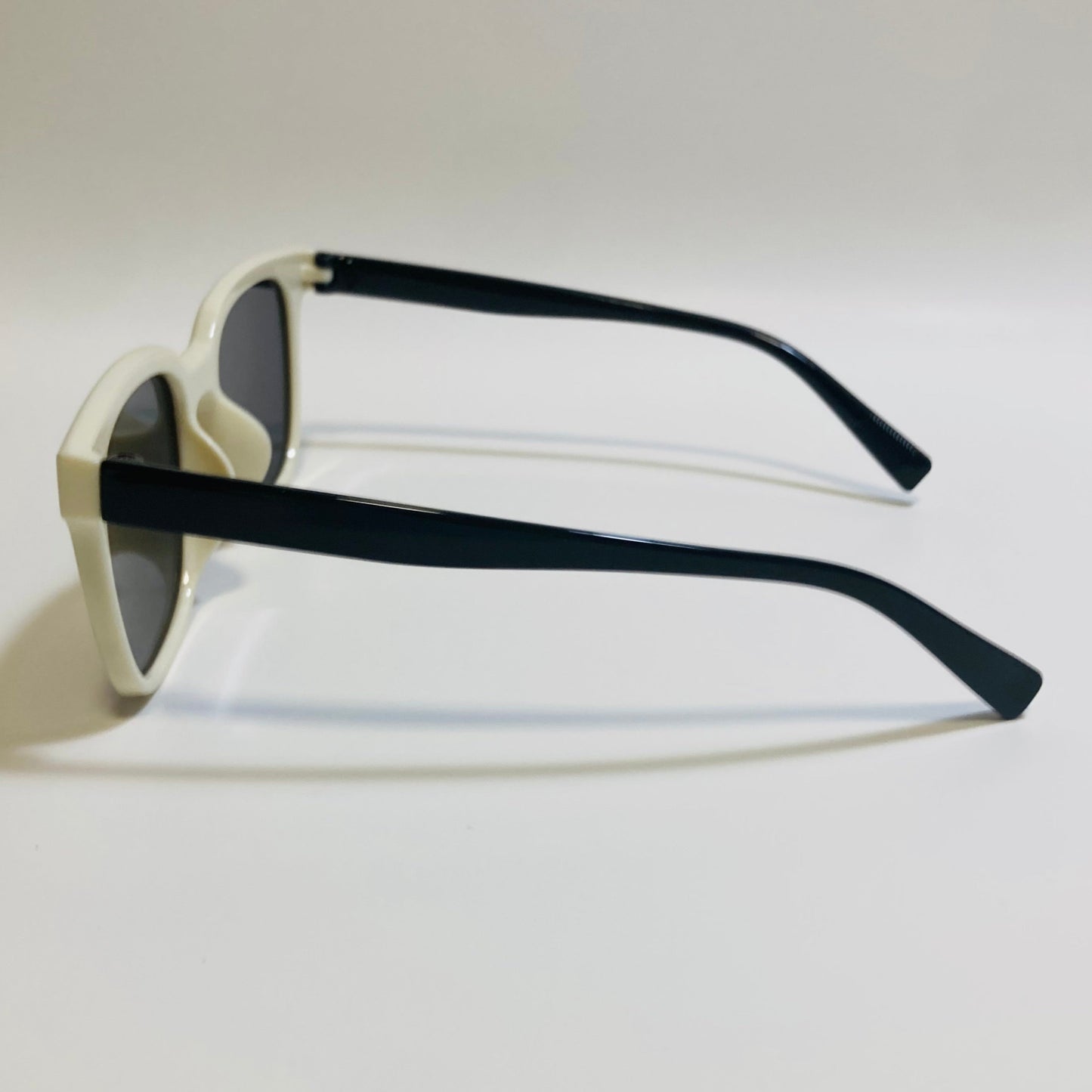 white and black Polarized Sunglasses for Women