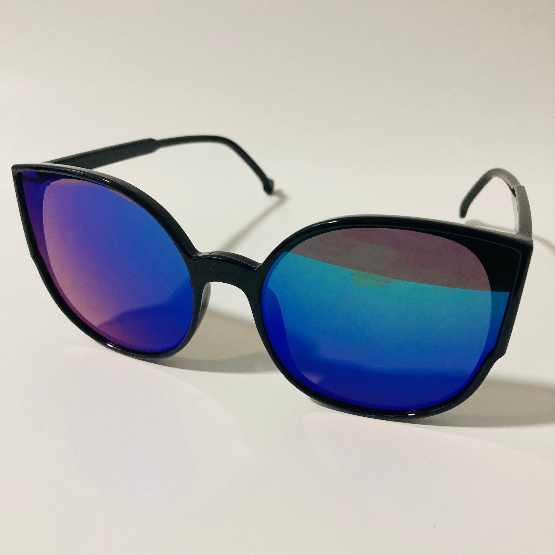 womans black and blue mirrored cat eye sunglasses