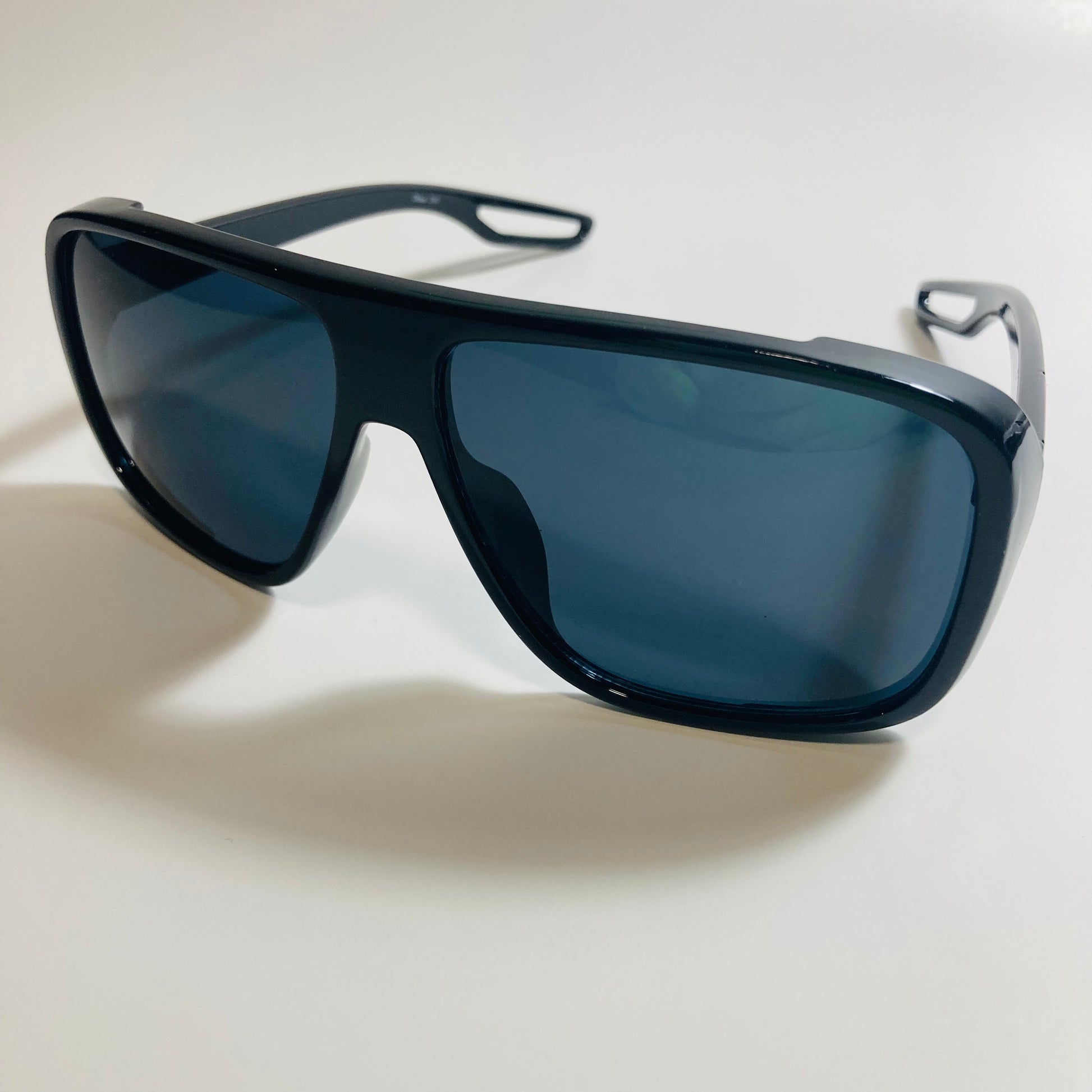 mens and womens black square sunglasses