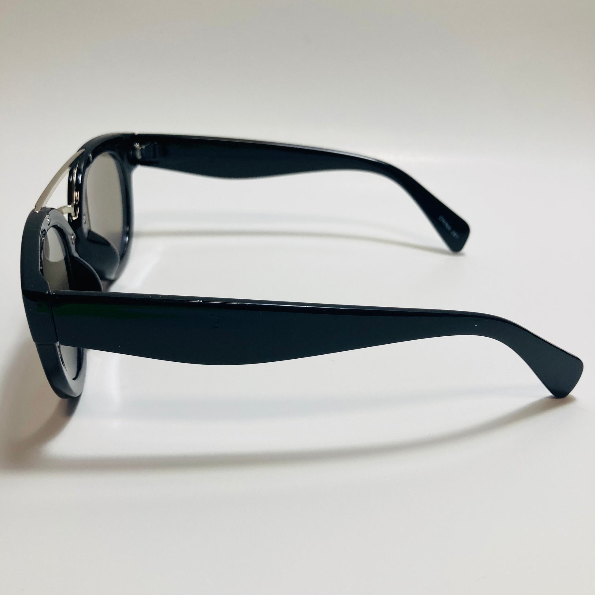 womens blue and black mirrored round sunglasses